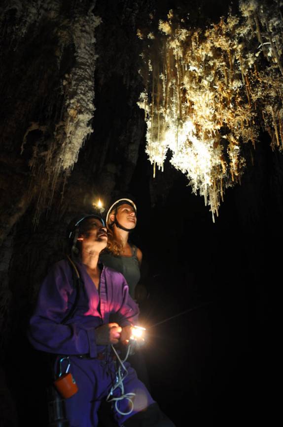 Com o Ramiro, nosso guia na caverna de São Mateus, no P. E. de Terra Ronca, região de São Domingos - GO